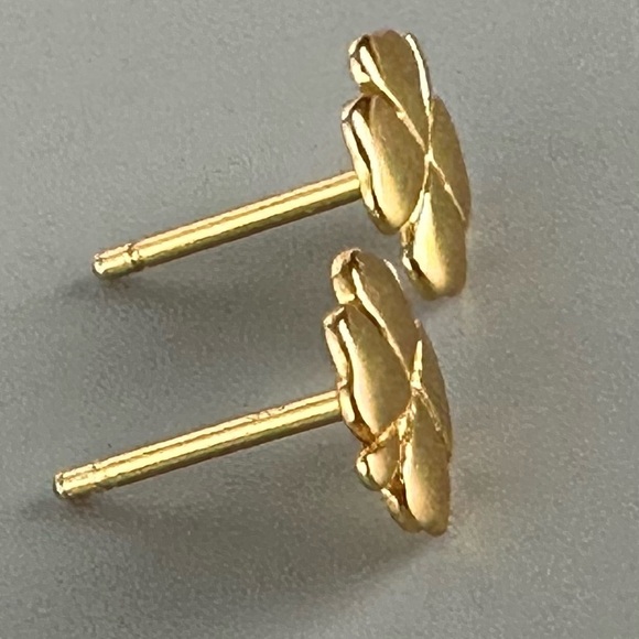 14k Gold Vermeil Shamrock Lucky Clover Stud Earrings - Picture 11 of 16